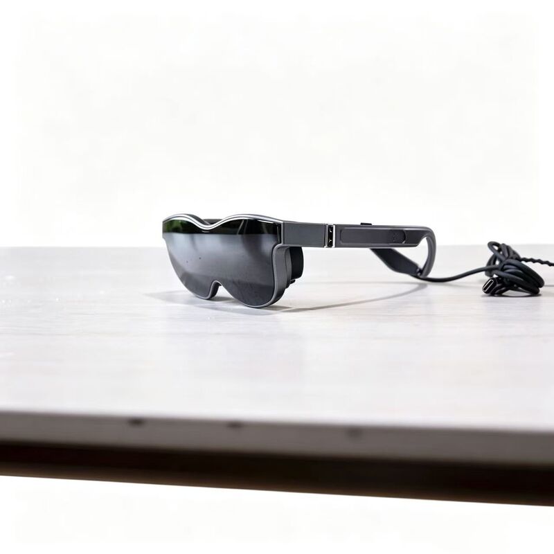Occhiali intelligenti VR a risoluzione immersiva 1080P con display montato sulla testa a 70° FOV e connettività USB-C