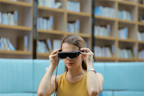 Occhiali intelligenti VR da 200 pollici FOV 43 gradi 1800 Nits Display montato sulla testa